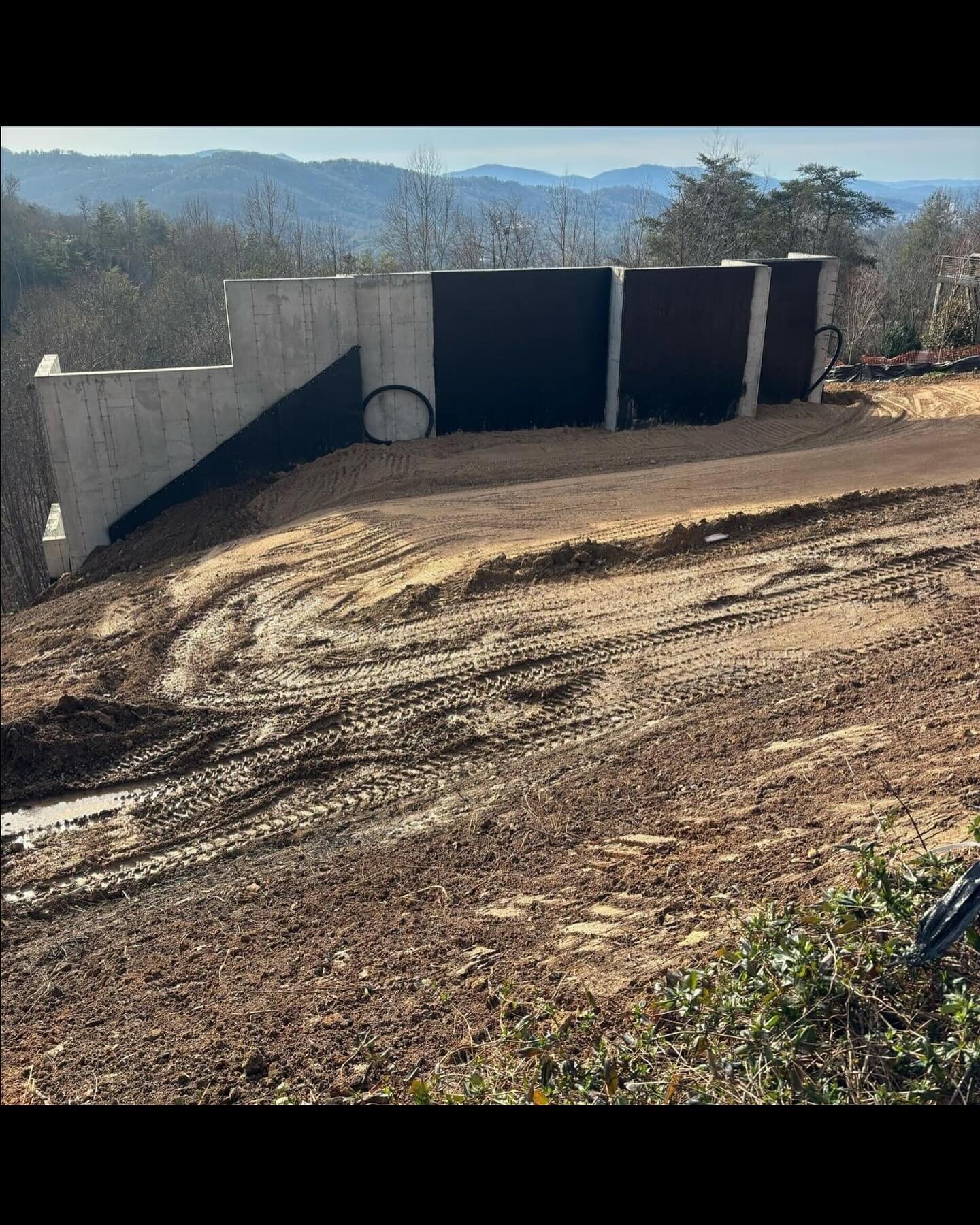Our project with @mountainsoundbuilders, via their team &quot;this site has taken Geotech approval, grading, dirt delivery, filling, testing, compacting just to get this home ready to continue foundation&quot;...WOW!! @augustinteriors @mountainsoundb
