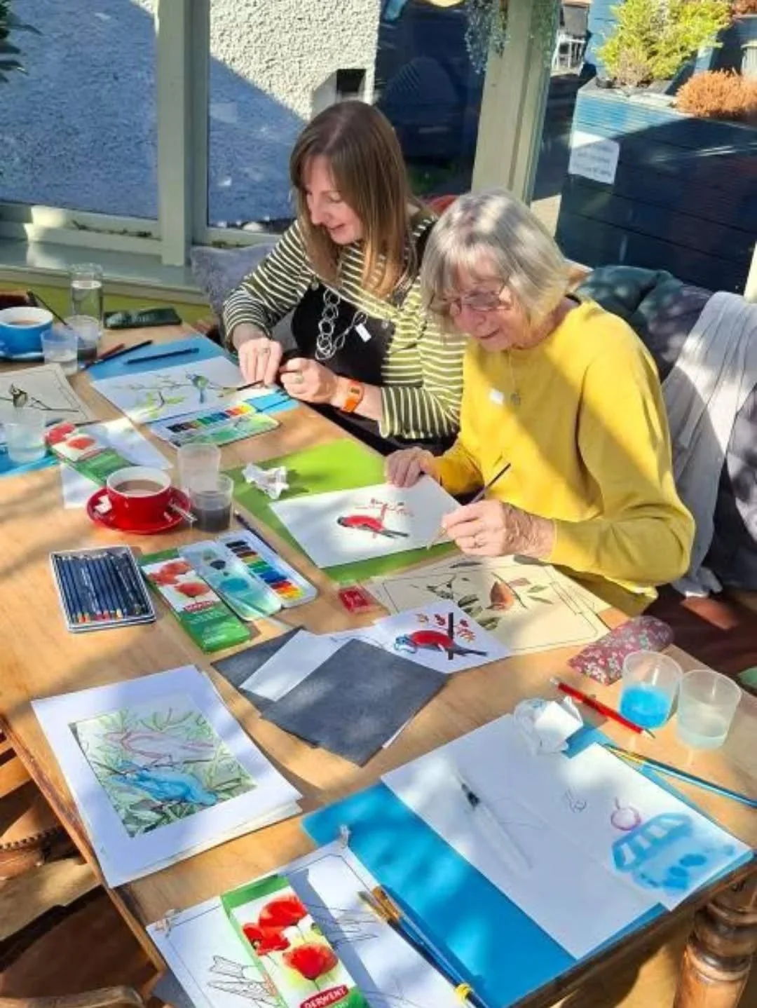 WATERCOLOUR
Last month my mum and I attended a watercolour class for her birthday. 
It was run by the lovely @fionacwilson_sandpiperarts. The theme was birds. She spoke a bit about birds, various artists, and some podcasts to listen to. We then had