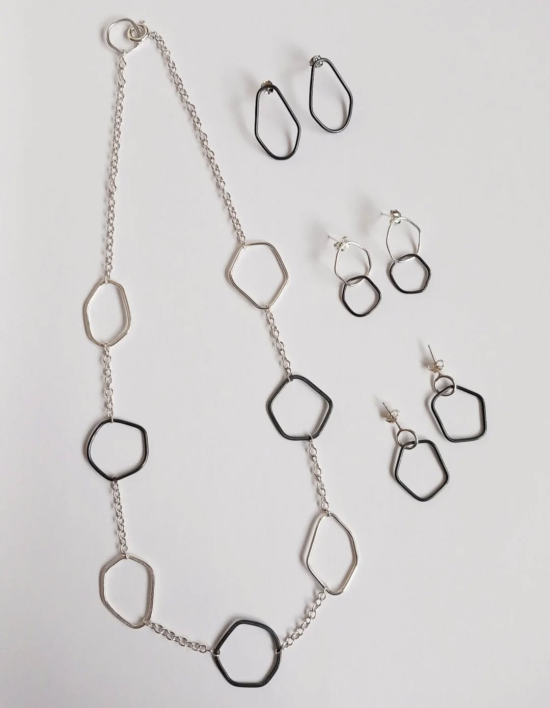 @perthshiregallery 

At the weekend, I took a very wet and misty drive up to Pitlochry to the perthshire gallery to meet the lovely Jennifer and Emily.
First month of the year and a new stockist already!

You can now find 19 pieces of my jewellery in