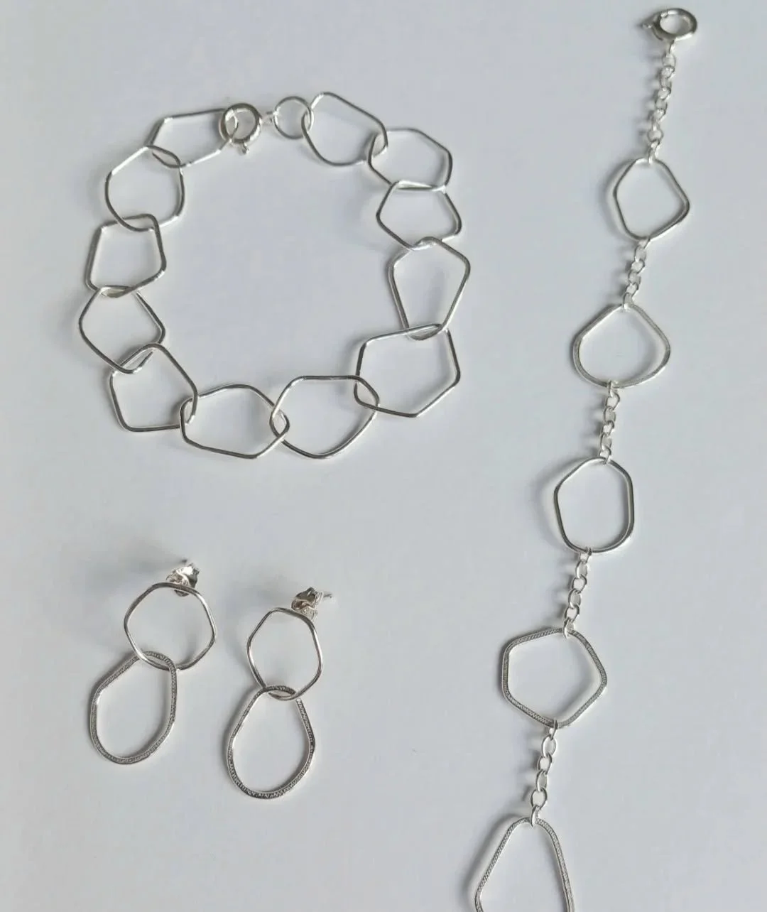 DIFFERENT PERSPECTIVES

Upcoming exhibition at @greengallerylifestyle where they are showcasing fresh new work from Rosanne Barr, Gary Harper &amp; Pauline Cumming. 
I am also pleased to be showing a selection of my jewellery throughout the show. 

R