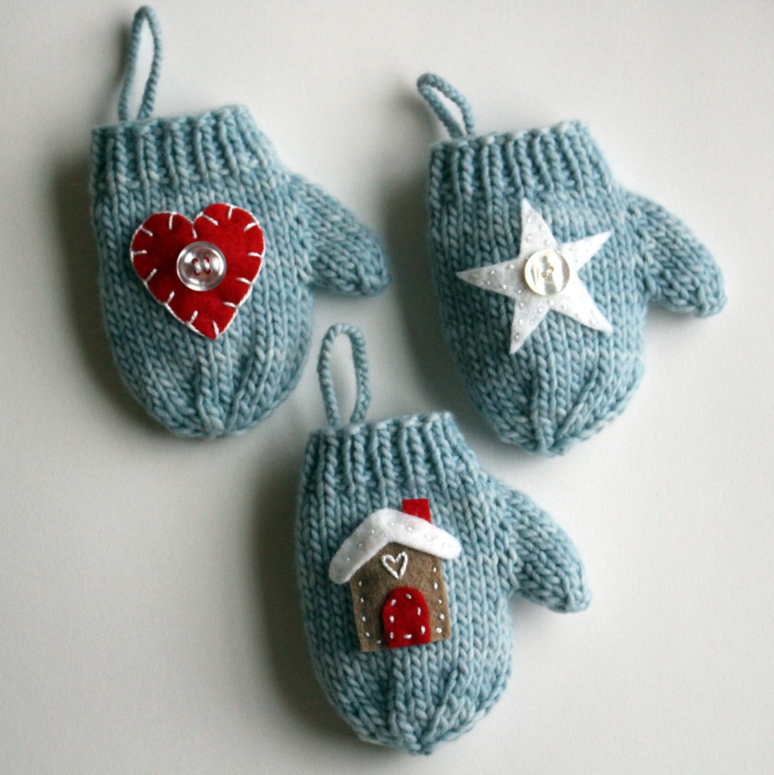 blue mittens set of 3 USE.jpg