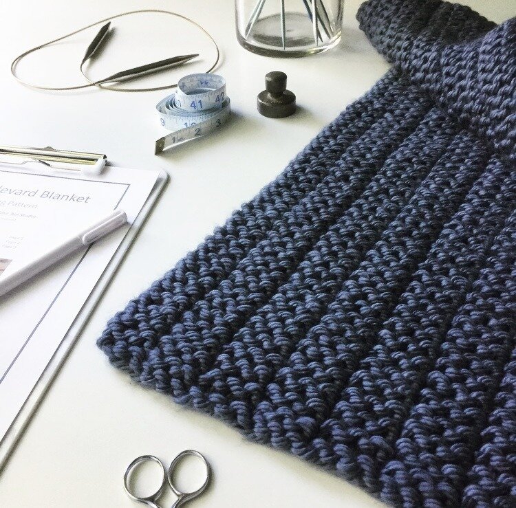 Knitting Patterns – 13 Bulky Yarn Blankets to Knit – Knitting