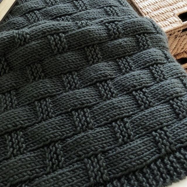 Isn&rsquo;t amazing how just the right combination of knit and purl stitches can create this amazing basket weave inspired texture?! 😀 The name for my All These Places blanket knitting pattern was inspired by *all these places* that bring back fond 