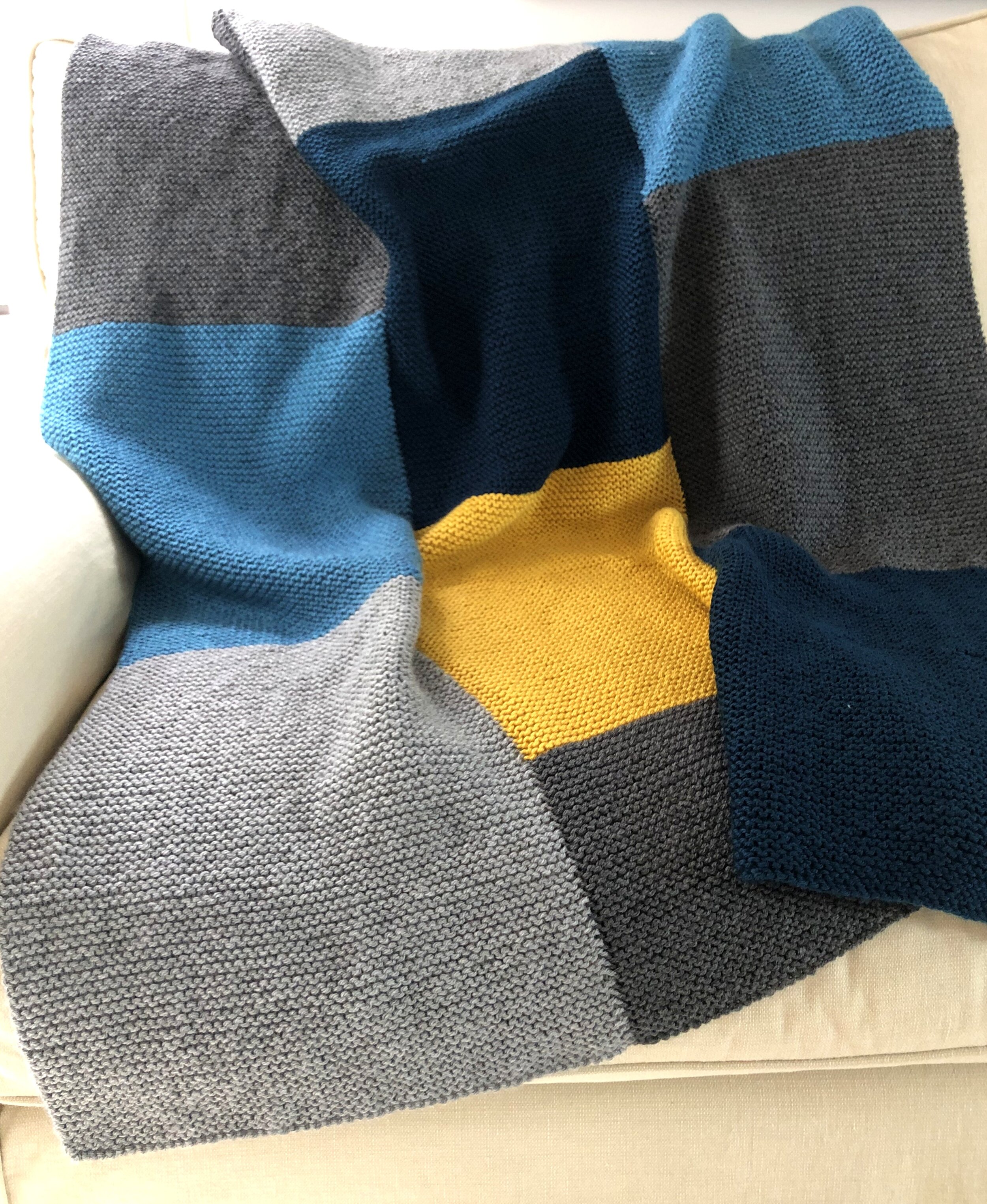 5 Stylish Blanket Knitting Kits for 2022 - Knitgrammer