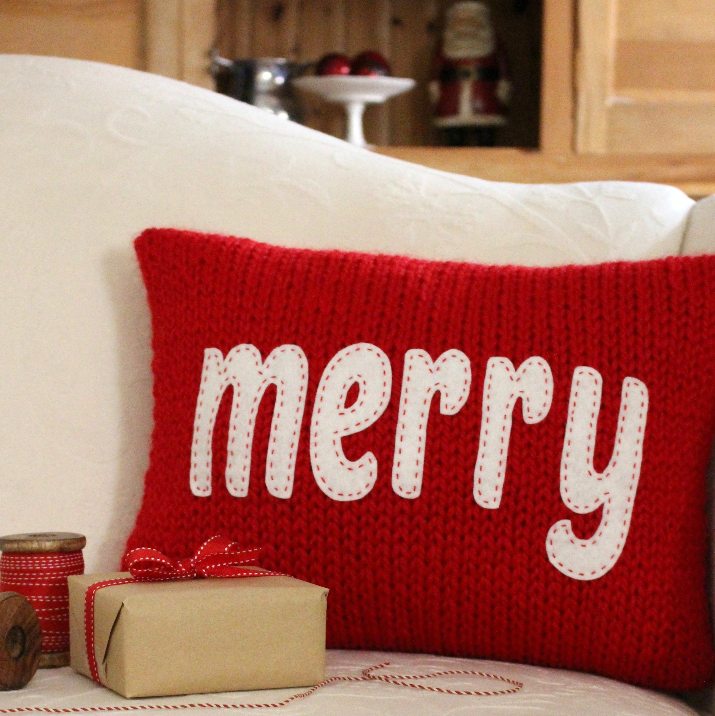 Merry Pillow Knitting Pattern for Super Bulky Yarn Christmas NOV 2021 2.jpg