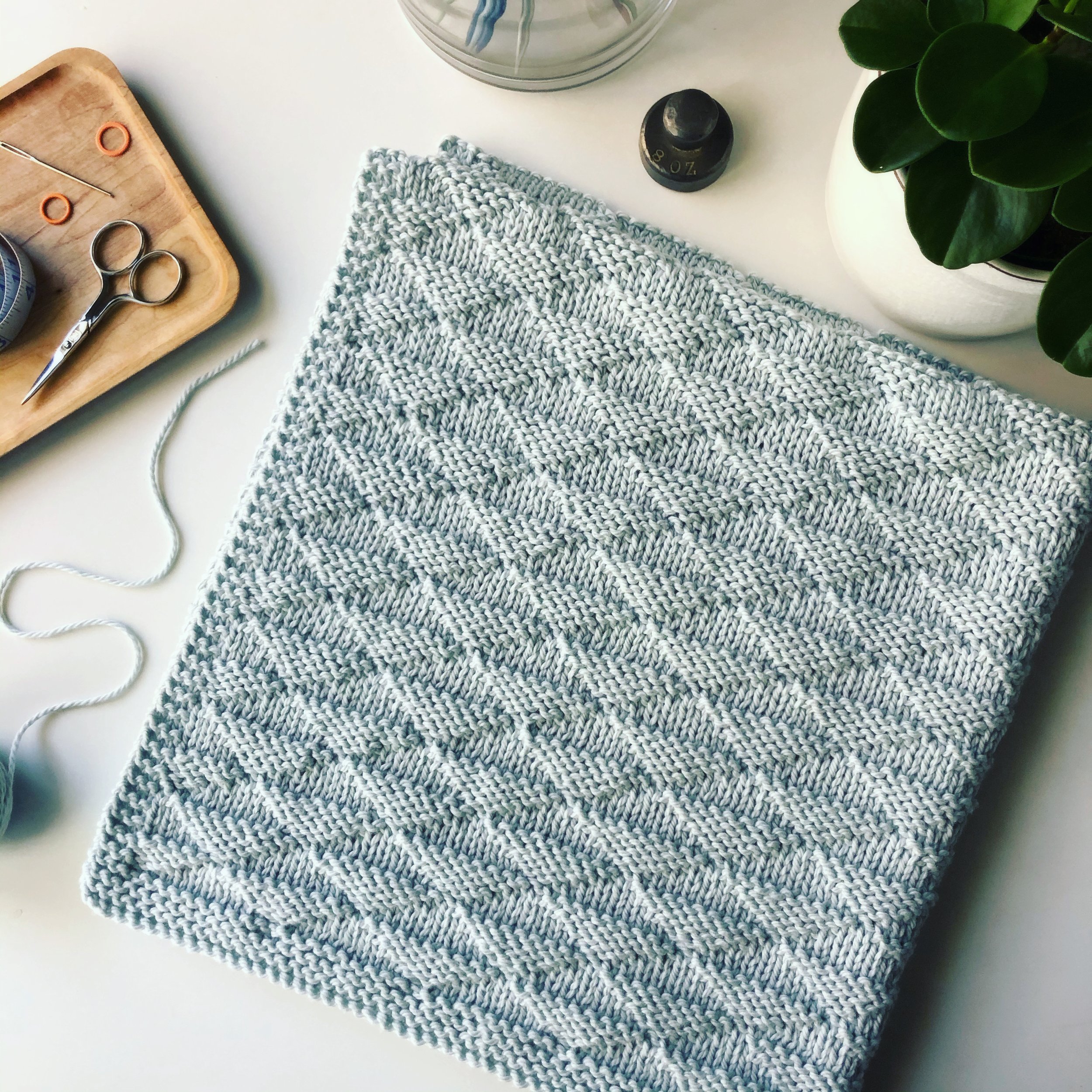 Reversible Blanket Knitting Pattern with Triangle Design for