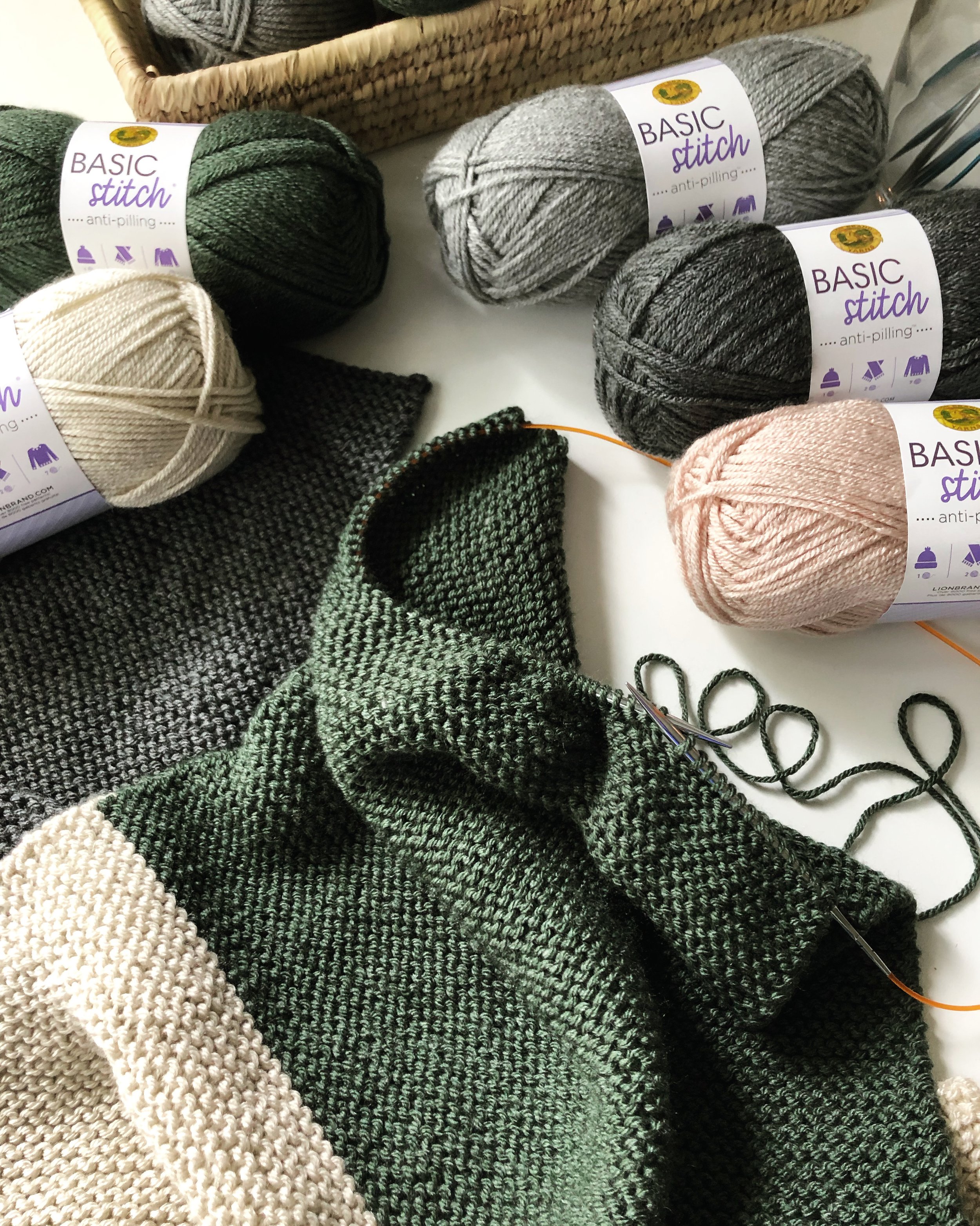 Modern, easy-to-knit multi-color blanket knitting pattern for Lion