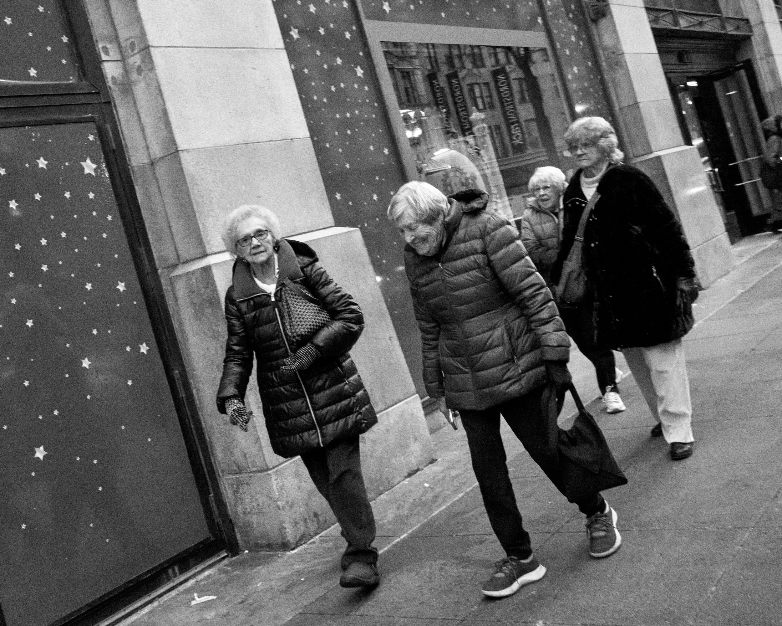 20251216-StreetPhotographyChicago-3.jpg