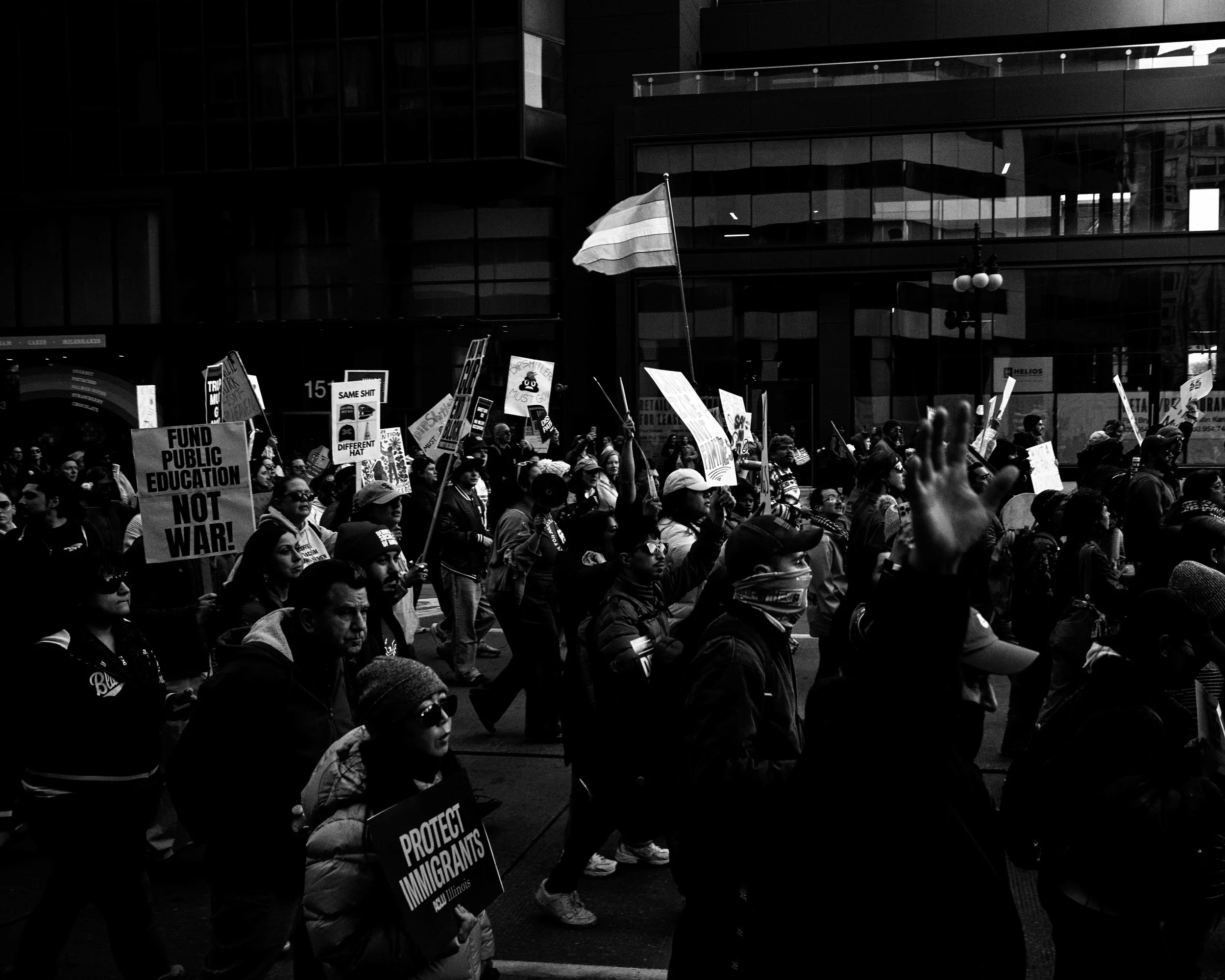 20260328_NoKingsProtest_ChicagoGrantPark-21.jpg