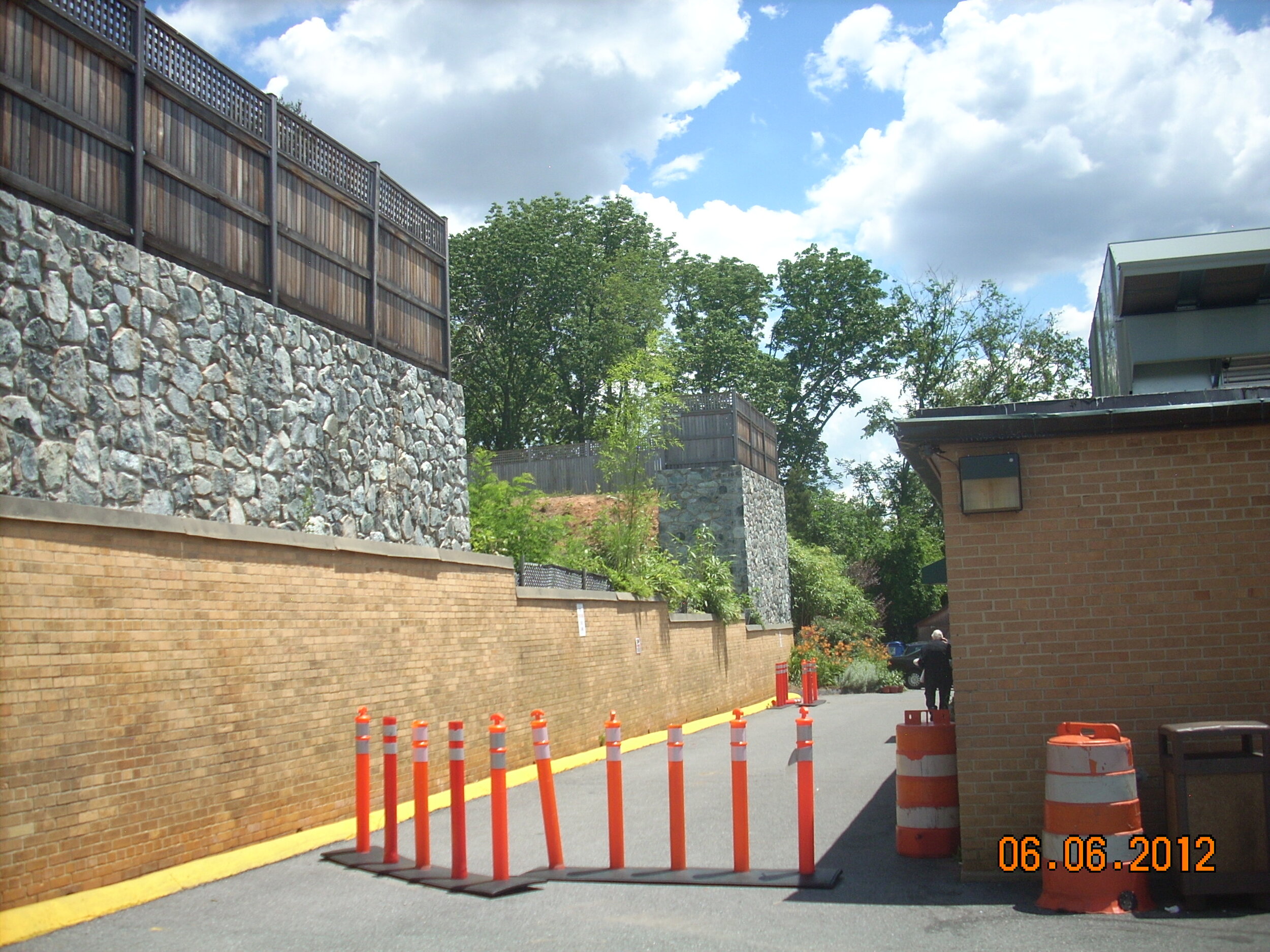 Stone Gravity Wall