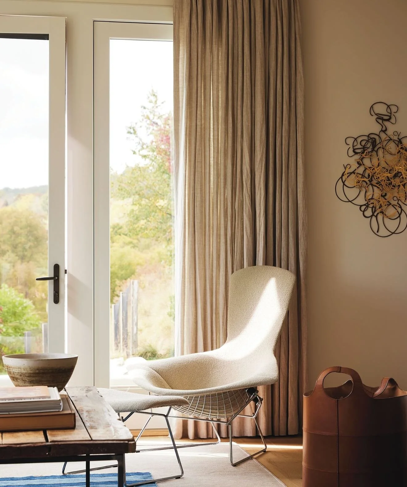 A quiet, serene spot in the sun in the den at our Lake Waramaug II project. Photo: @katesjordan
