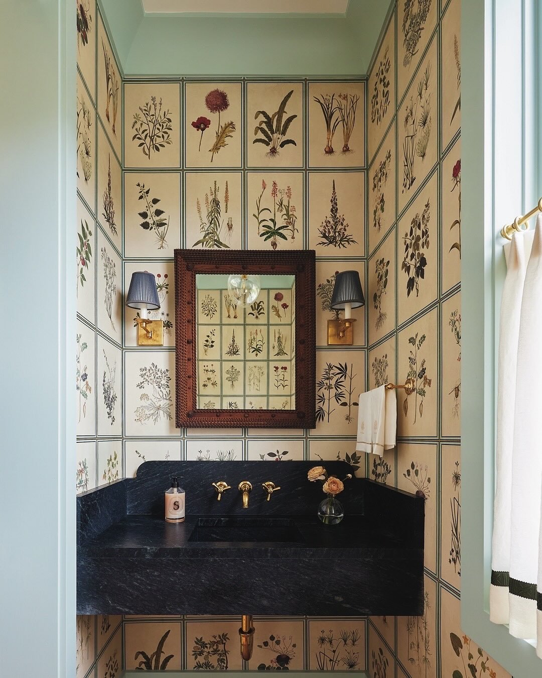 A roundup of the bathrooms at our #LakeWaramaug project. Each with their own balance of serenity and character. Starting off with the powder room botanical print which provides a nice link with the lush landscape outside. As featured in @houseandgard