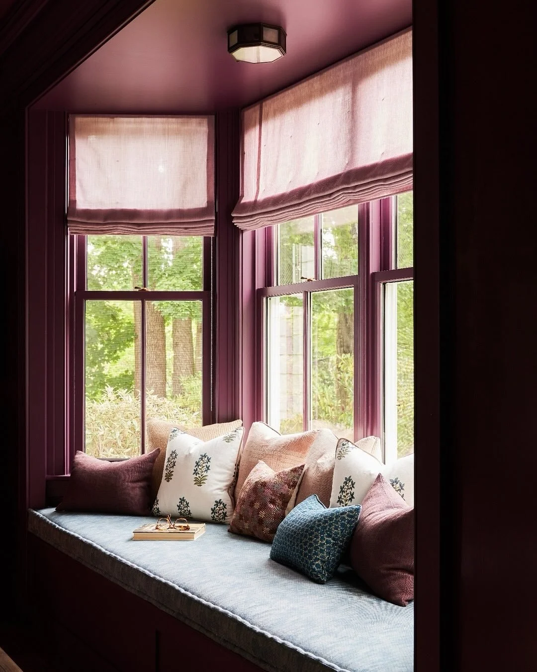 Sometimes all you need is the right paint color to set the tone of a room. For the music room of our #Greenwich project, the client&rsquo;s requested a deep, saturated color. Photo: @katesjordan