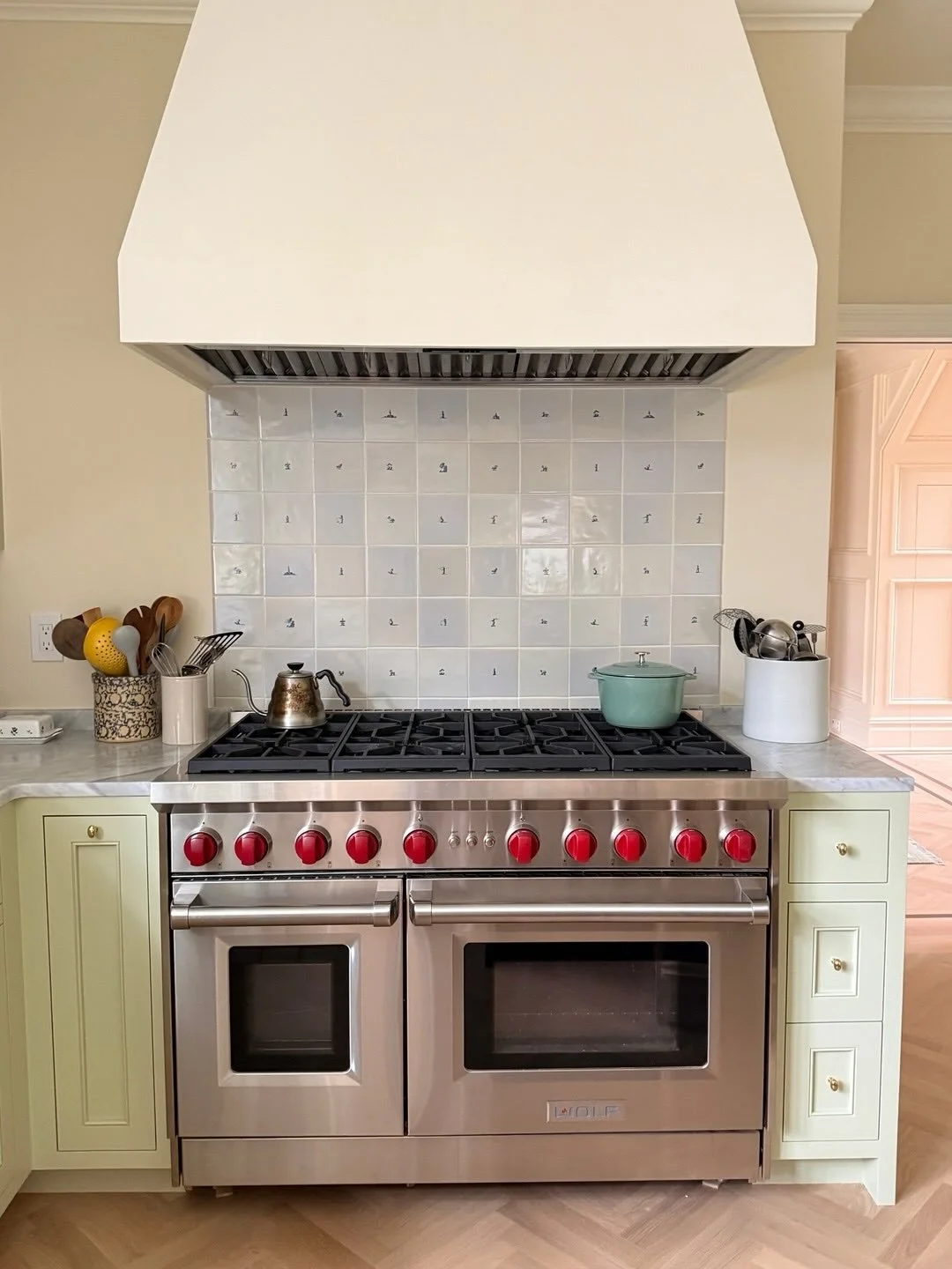 Behind-the-scenes of the kitchen at our #Scarsdale project featuring a custom backsplash with tile from @regtsdelfttiles. To round out the space, we added additional tile to the backsplash of the coffee area. More to come from this project soon! #nin