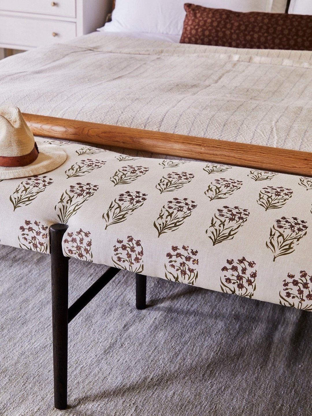 Details in the primary bedroom at our #Greenport project strike the ultimate balance. Neutral soft walls, warm wood tones, and crawl-right-in textiles. 📷: @katesjordan