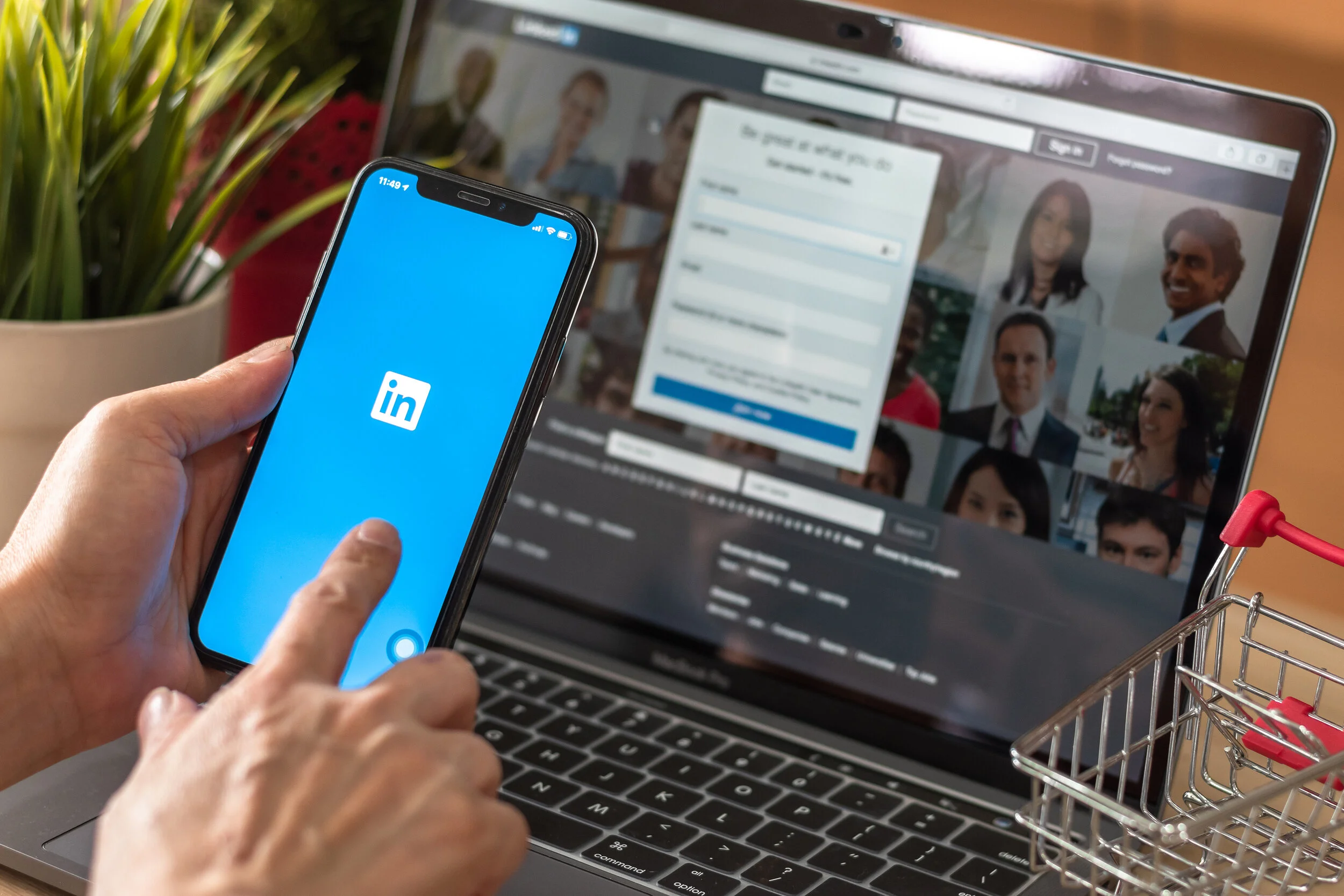 5 LinkedIn Stats That Will Make You Create or Update Your Profile ASAP For Your Job Search