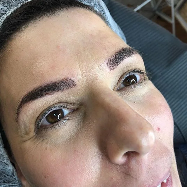Feather touch brows tattoo to define those natural sparse brows. No more drawing in for this client. 🙌👏 Swipe for her before 
Cost is $450 *ZIPPAY AVAILABLE*