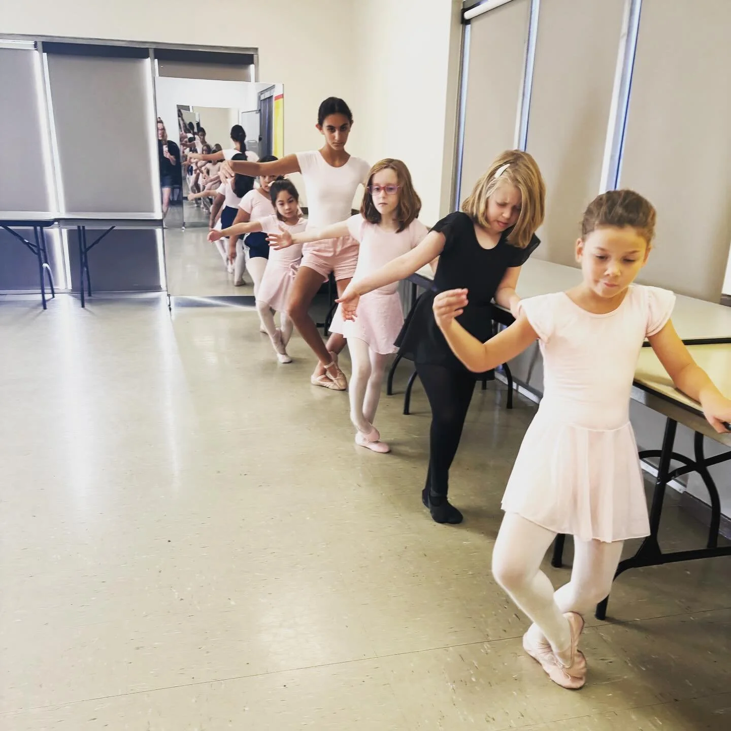 The focus was on 💯FALL SESSION STARTS TODAY! Not too late to sign up ❤️
.
.
.
#dance #dancing #dancer #dancestudio #elevedance #danceclasses #kidsclasses #ballet #hiphop #tap #fun #burbank #losangeles