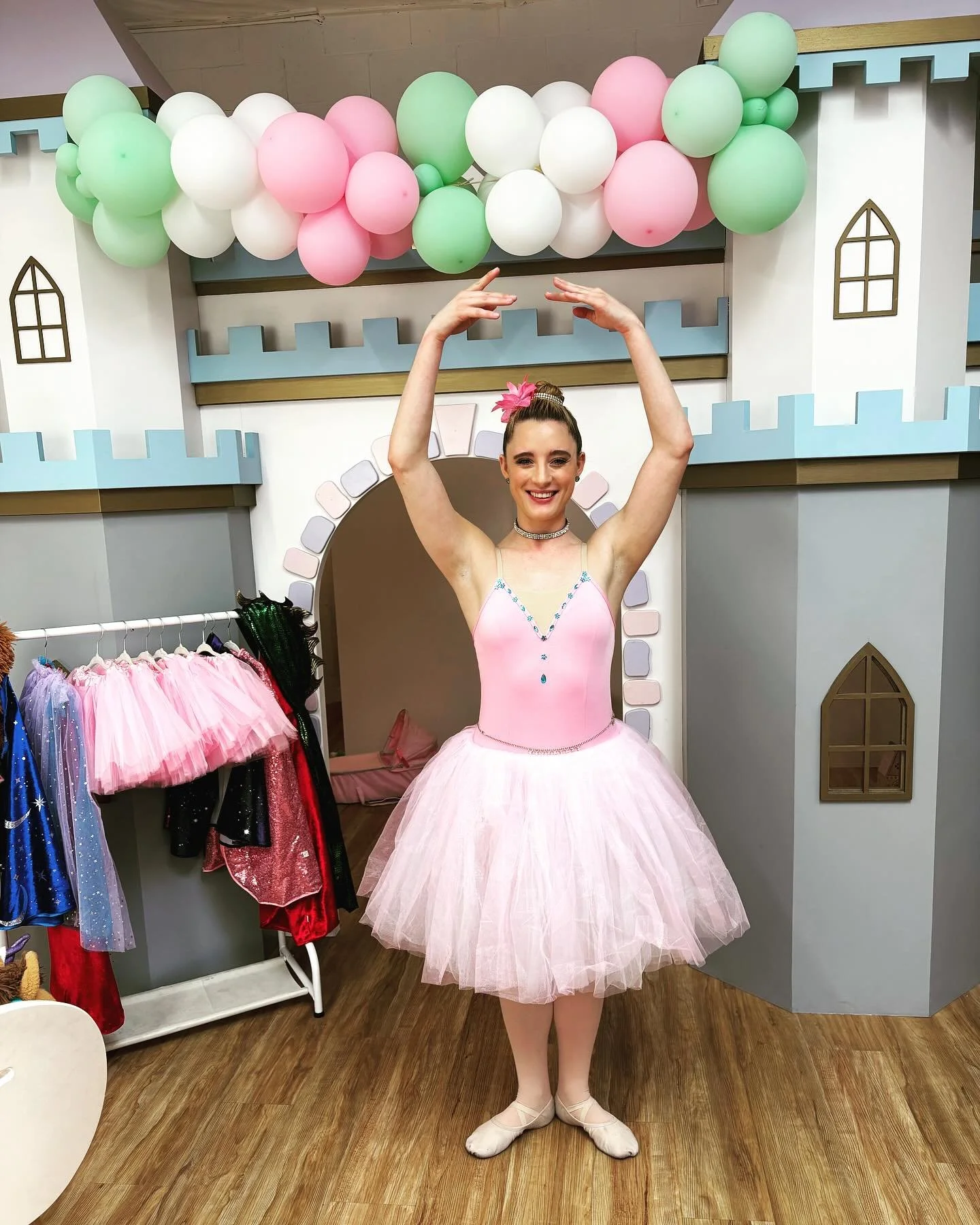 On Sunday we had a magical time being a ballerina and teaching at @castleandcrownburbank for a ballet themed birthday party! 🩰👑💕🥳
.
.
.
#dance #dancing #dancestudio #elevedance #birthday #birthdayparty #ballet #ballerina #castleandcrown #event #f
