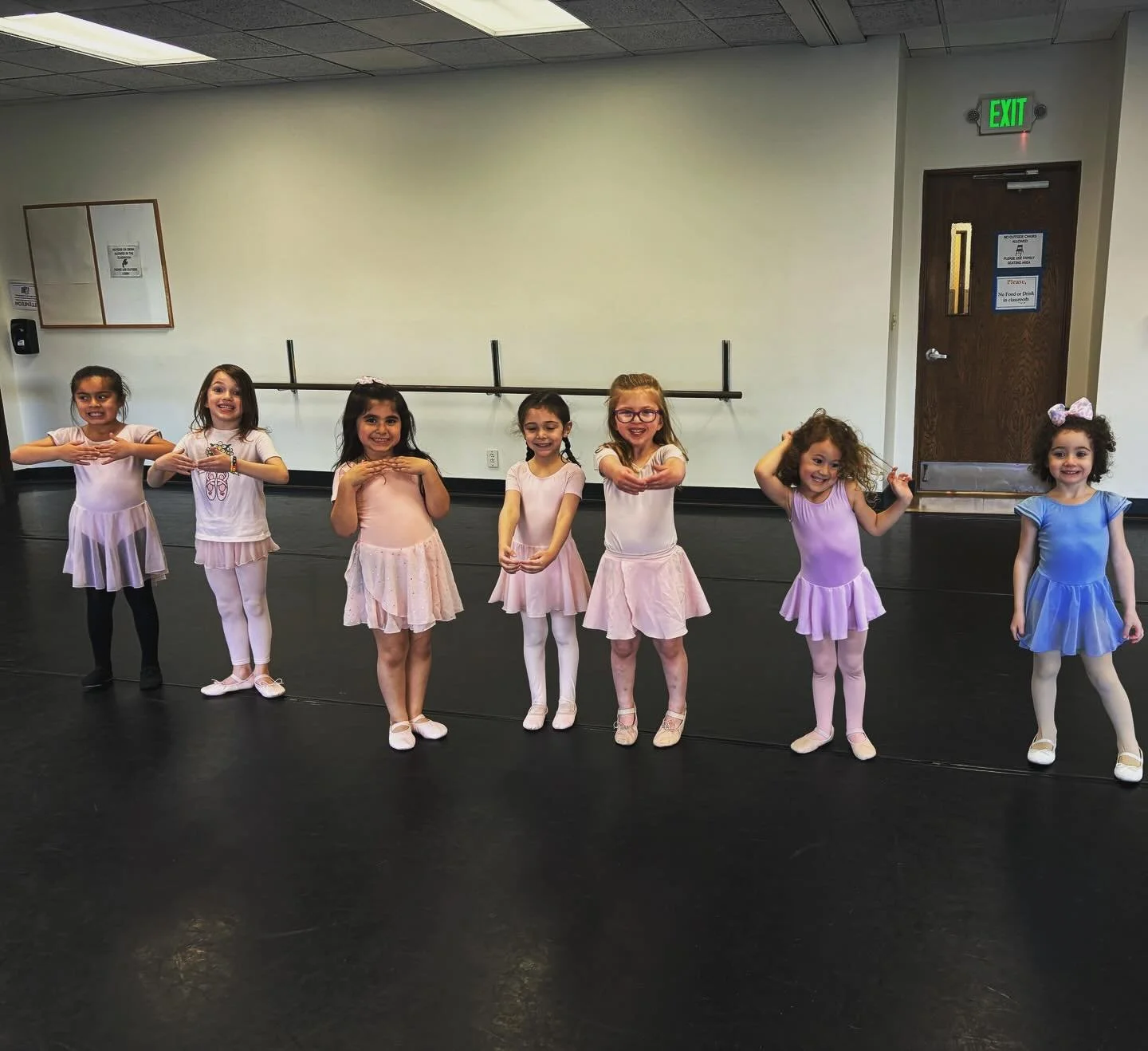 We had a blast in our first day back! 🩰There is still time to sign up at www.burbankparks.com ✨
.
.
.
#dance #dancing #danceclass #elevedance #ballet #fun #kidsclasses #burbank #losangeles #california