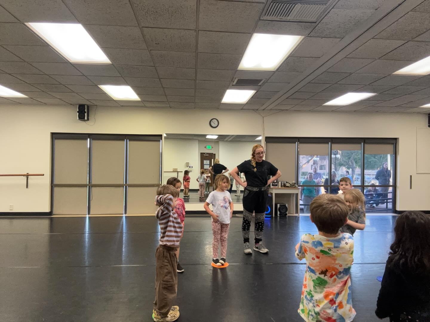Summer classes start today! You can still sign up until next week. ✨💕😊
.
.
.
 #danceclasses #burbank #reccenter #kidsclasses