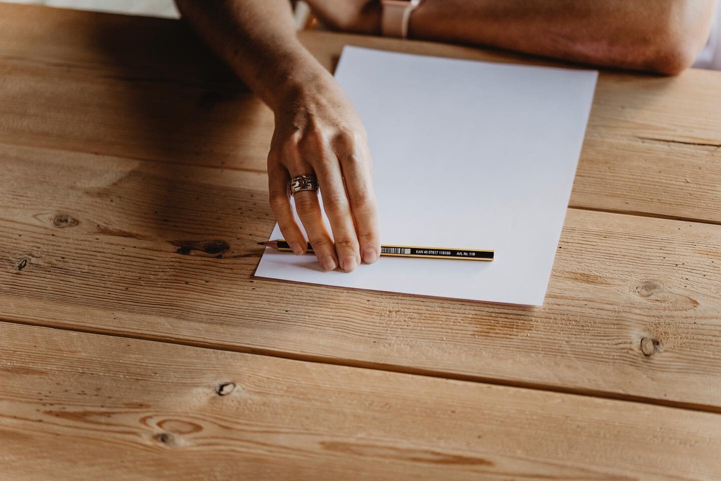 Mai has pensat que la teva idea ajudaria a crear un m&oacute;n millor?🌍 I si parlem d'aquest llibre que sempre has volgut escriure i sempre has posposat? 📘En cada un de nosaltres hi ha un talent i un projecte amagats que haur&iacute;em d'explotar p