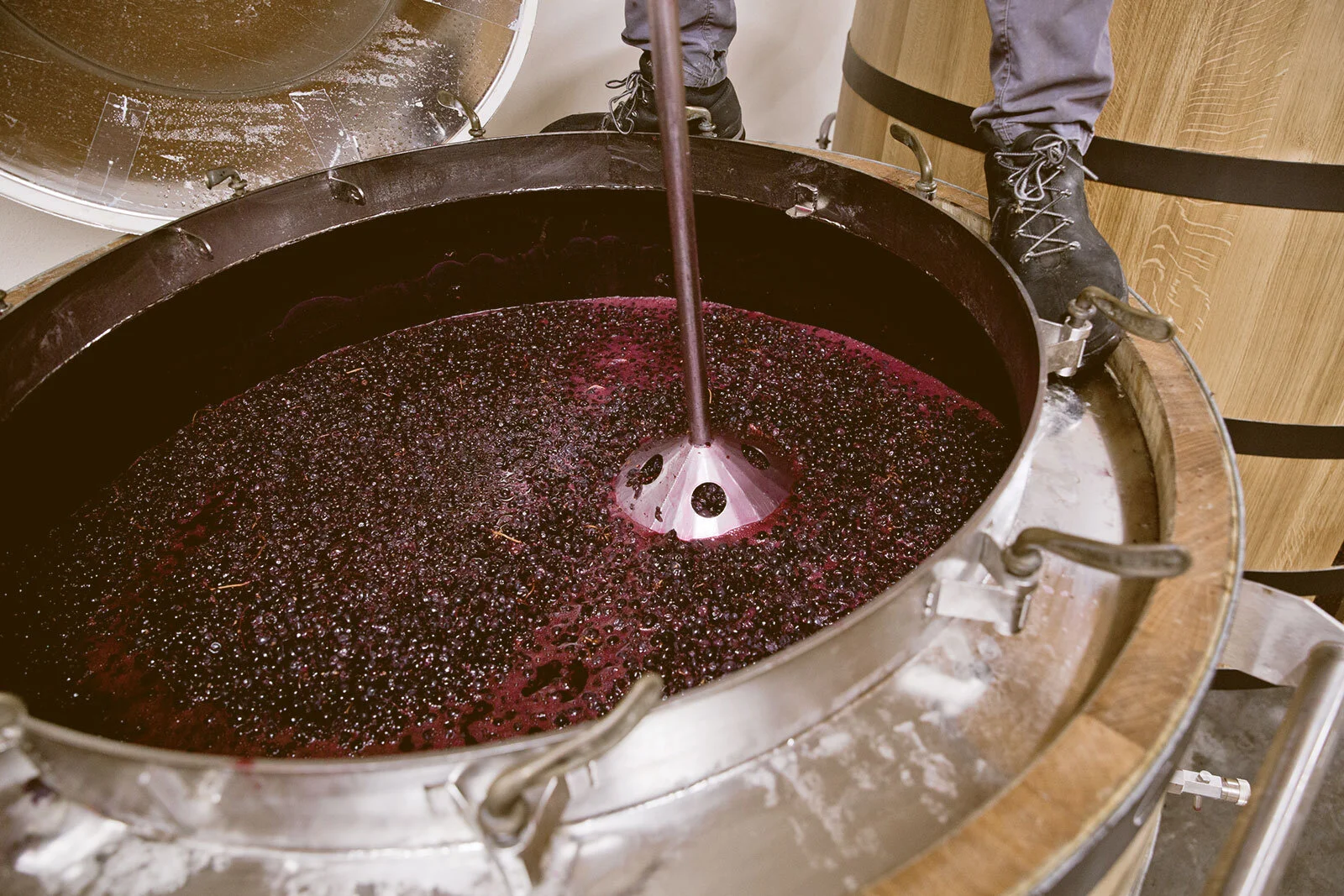 winemaking-2.jpg