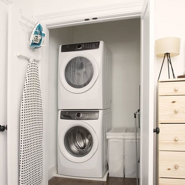 Sick of running down to your basement whenever you do laundry? 
Let's move it to more convenient spot! 
Plus, just close the doors and it's neat and tidy.

#hamont #reno #vencodurand  #laundryroom #smallspacesolutions