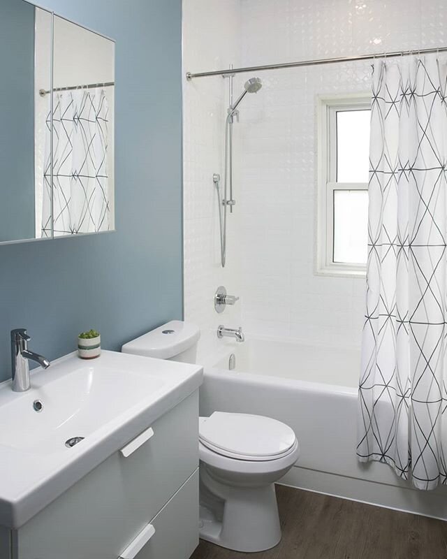 A modern white tile with some texture paired with a simple Ikea vanity and walnut floors make it the perfect moment to bring in some colour on the walls💙

#hamont #vencostinson #bathroomdesign #bathroom #reno