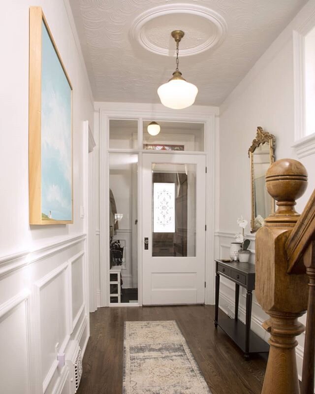 Century home details combined with new custom moldings, a match so good you'd think it's always been this way.

#hamont #vencodurand #vencoreno #moldings #custommoldings #centuryhome