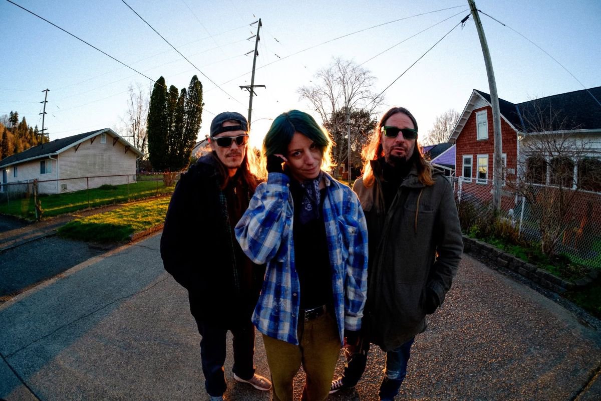 Daily Thompson to release new album "Glue"