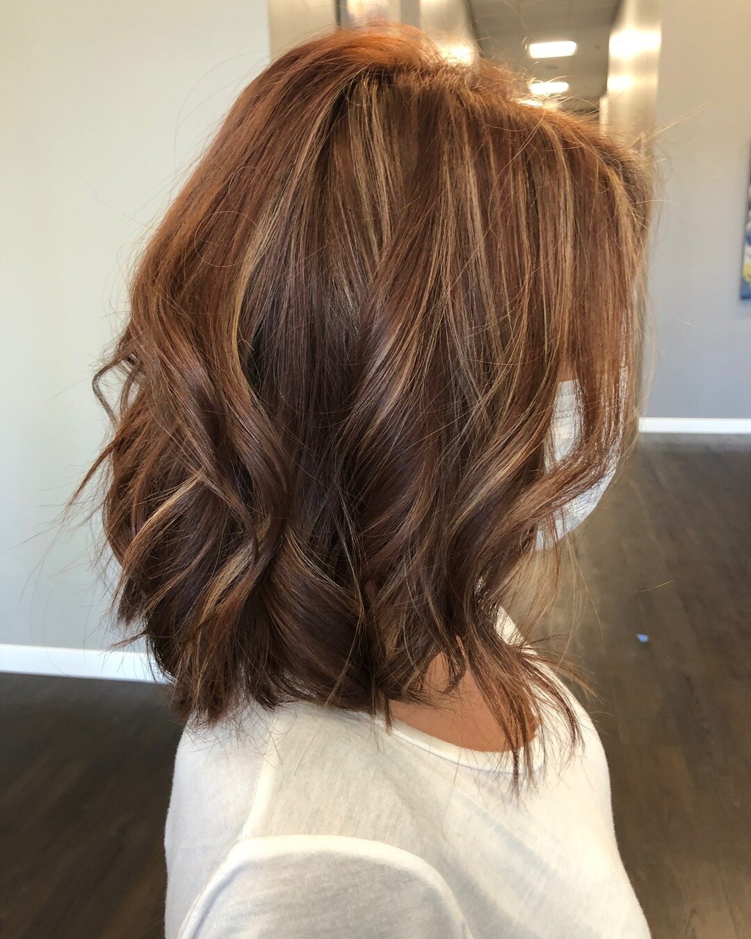 I get this question often- why is curling your hair so popular right now versus straightening your hair?⠀⠀⠀⠀⠀⠀⠀⠀⠀
⠀⠀⠀⠀⠀⠀⠀⠀⠀
Because of the color trends. ⠀⠀⠀⠀⠀⠀⠀⠀⠀
⠀⠀⠀⠀⠀⠀⠀⠀⠀
Styling typically goes hand in hand with the color or cut trends of the time.