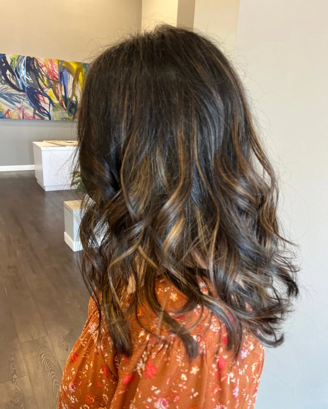 I love a little dimension in dark hair. Just enough to brighten up for summer. 🧡☀️