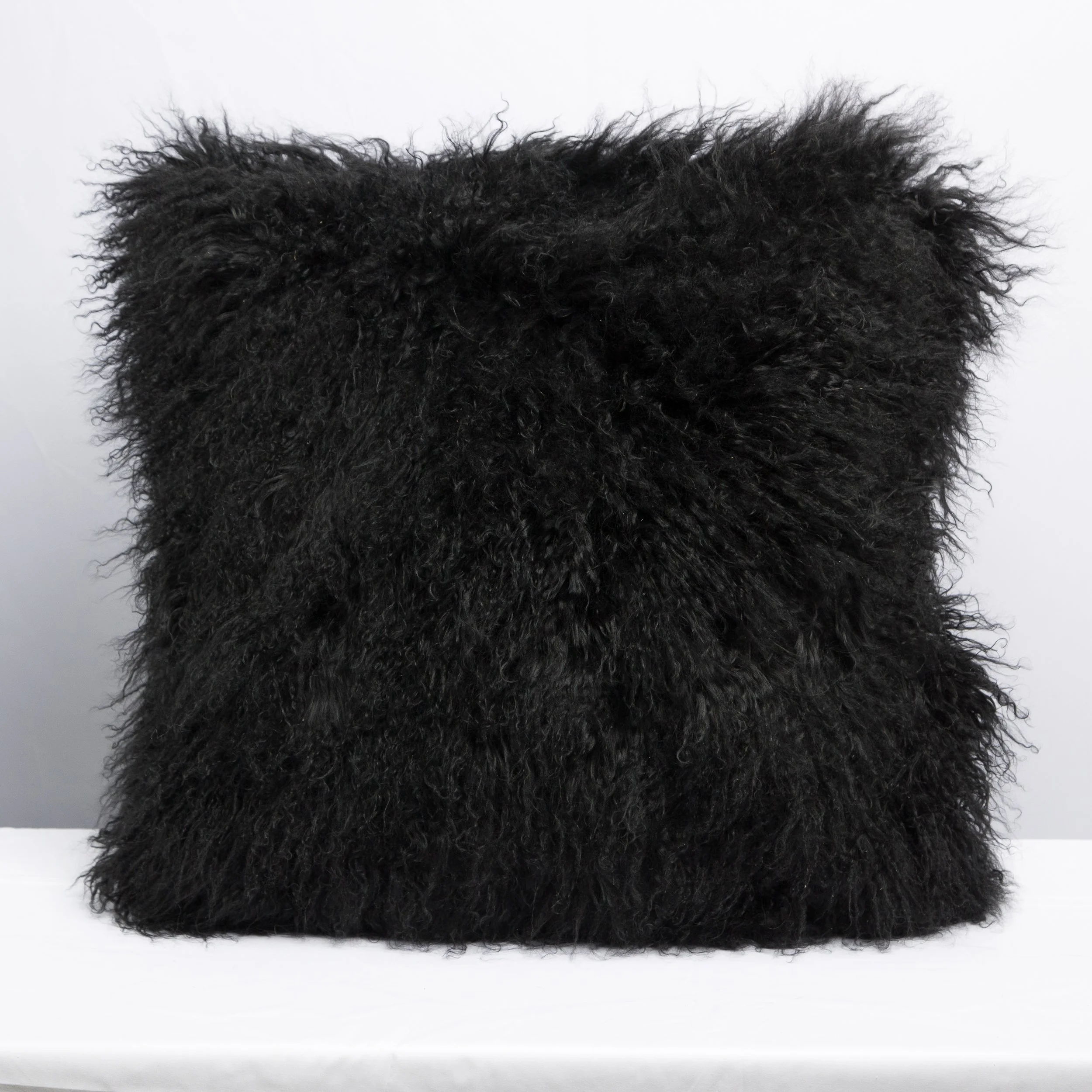 blk mongo pillow.jpg