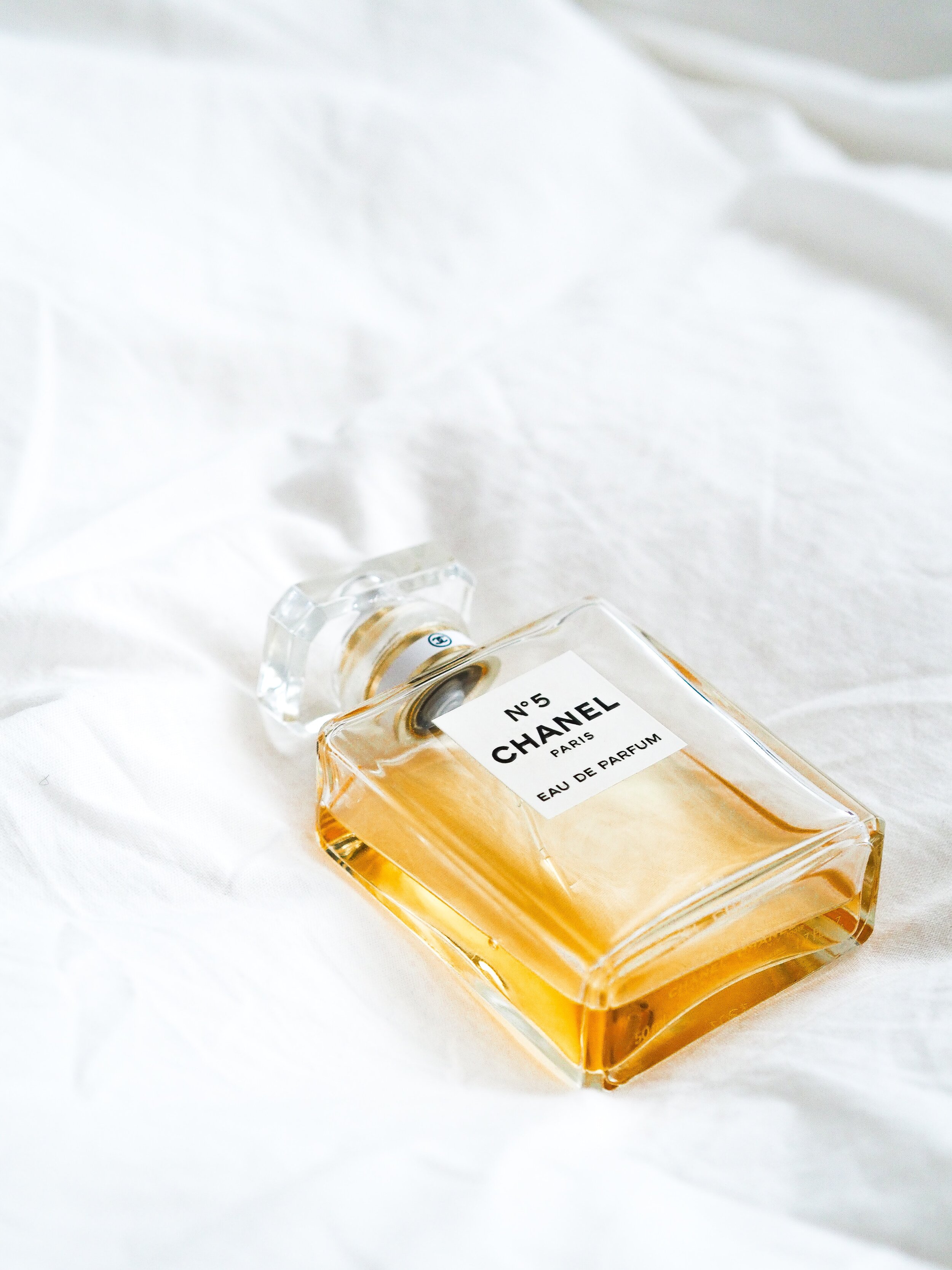 10 Vintage Perfumes for the Modern Woman — pearls + lava