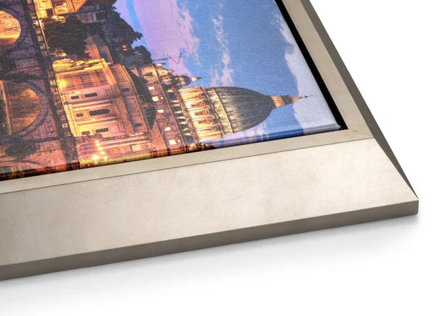 Wedge Float Frame - Pewter