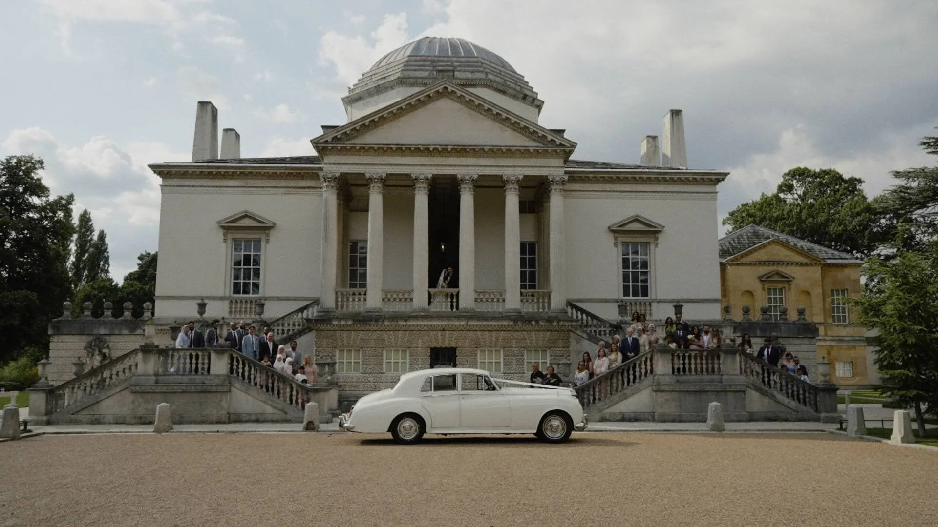 london wedding videographer photo of chiswick house on a sunny day