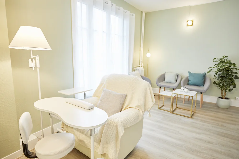 パリの日本人ネイルサロン 4区マレ Yu Bi Beaute Nail Art Japonais Microblading Lash Lifting Green Peel