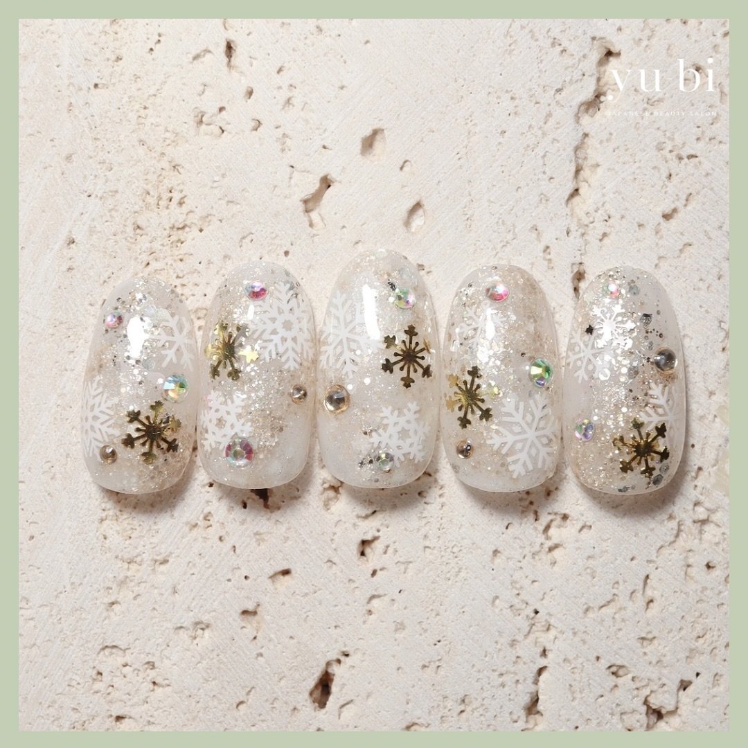 Nail art du mois D&eacute;cembre 🎄 
par Ayami
&laquo;&nbsp;Quelles informations donner quand je prends rdv?&ldquo;

 1.⁠ ⁠Besoin d&rsquo;une d&eacute;pose (semi-permanent / extension) ?
 2.⁠ ⁠Votre nail art souhait&eacute; avec un d&eacute;tail (pho