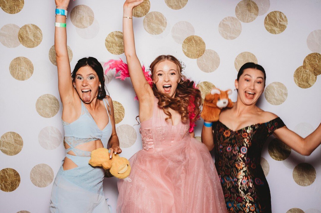 Jump into the start of the rest of your life!! How good does it feel to graduate!!!! 

#lovensw #photobooth #photoboothrental #visitnsw #buyfromthebush #photoboothprops #orangensw #luxephotobooth #photoboothevent #centralwestnsw #partyhard #orange360