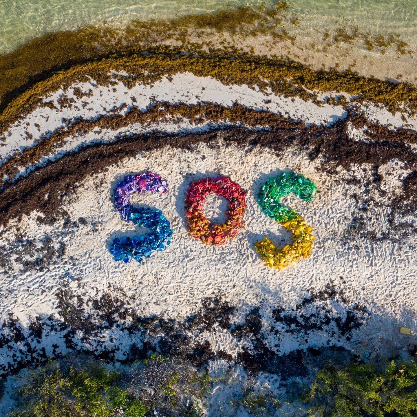 S.O.S. #washedupproject #stopplasticpollution #cleanyobeach