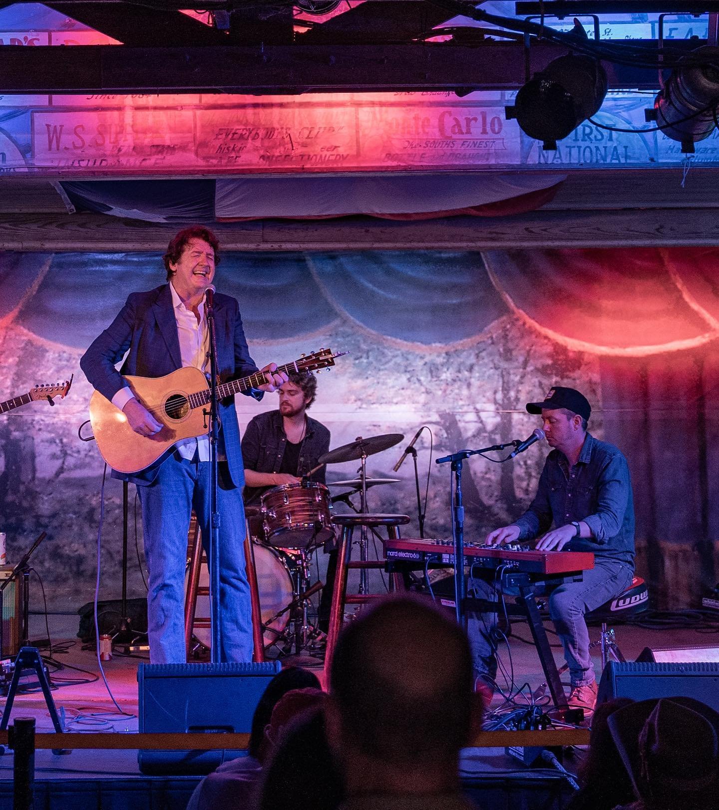 Some great shots from last night&rsquo;s show at @gruenehall of The Next Waltz Barnstorming package of @brucerobison &amp; @fullbright.john with special guest @summerdean !

Our last stop is tonight in San Angelo with special guest @georgiaparkermusi
