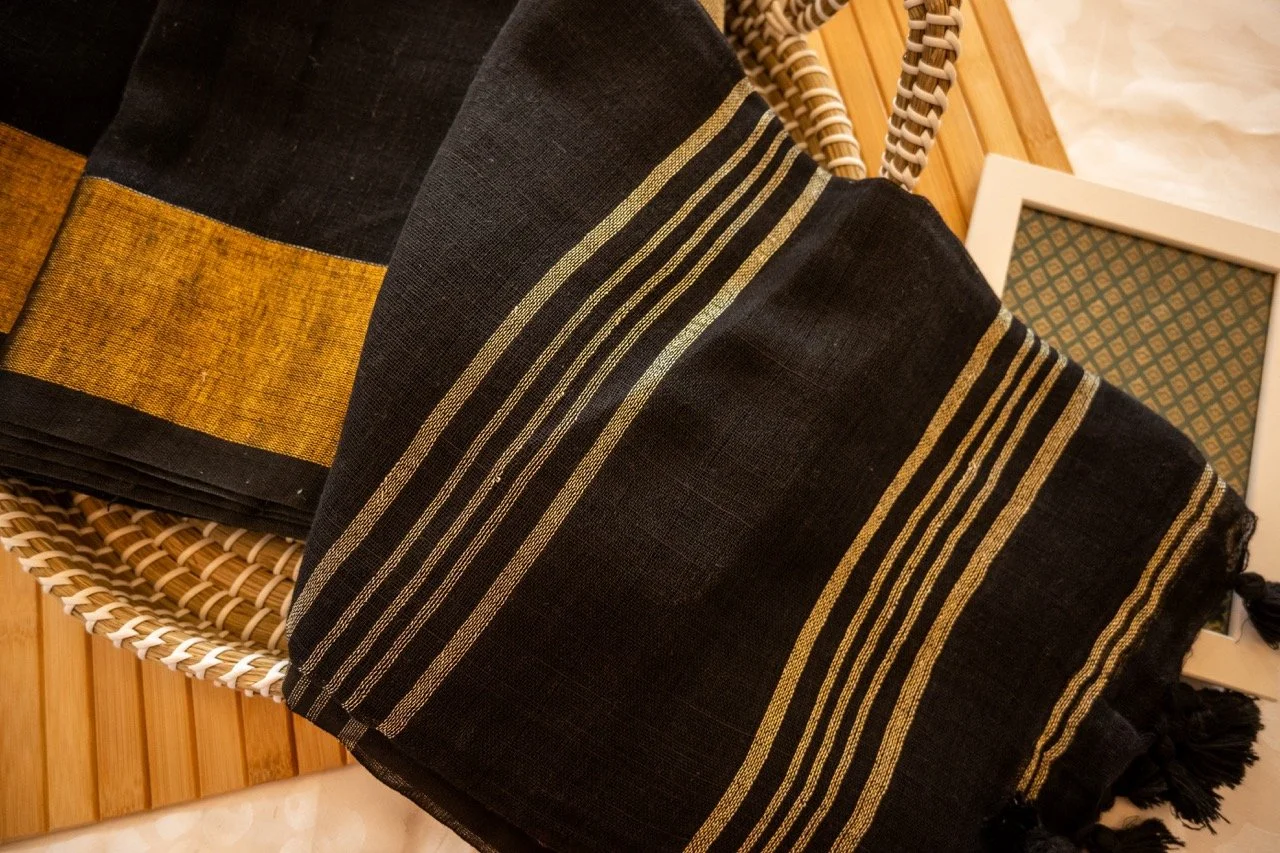 onyx-black-with-gold-border-linen-2.jpg