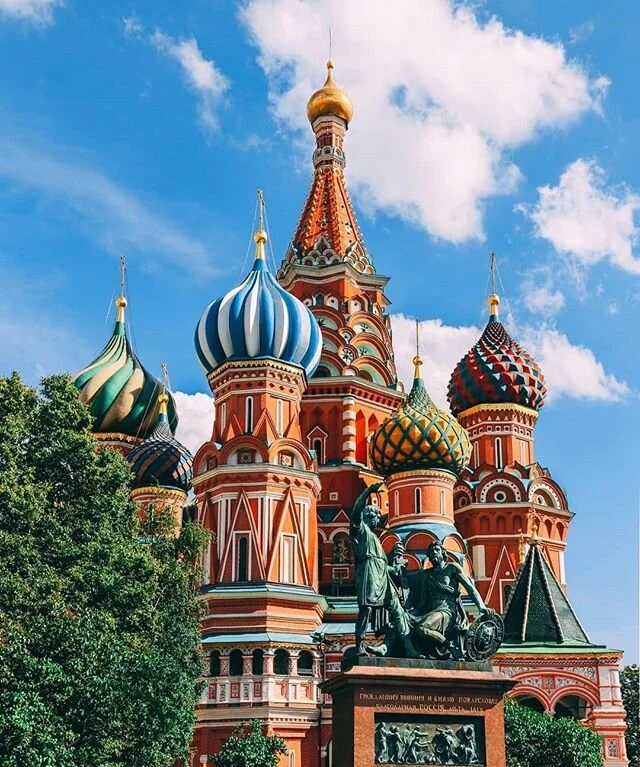 TRANSSIB
Einmal Holzklasse, bitte!

In Russland f&auml;hrt vor al&shy;lem mit der Bahn, wer Zeit hat und Geld sparen will. In der ersten Klasse liegt man zu zweit, in der zweiten Klasse zu viert im Abteil. Die dritte Klasse gleicht dagegen eher einem