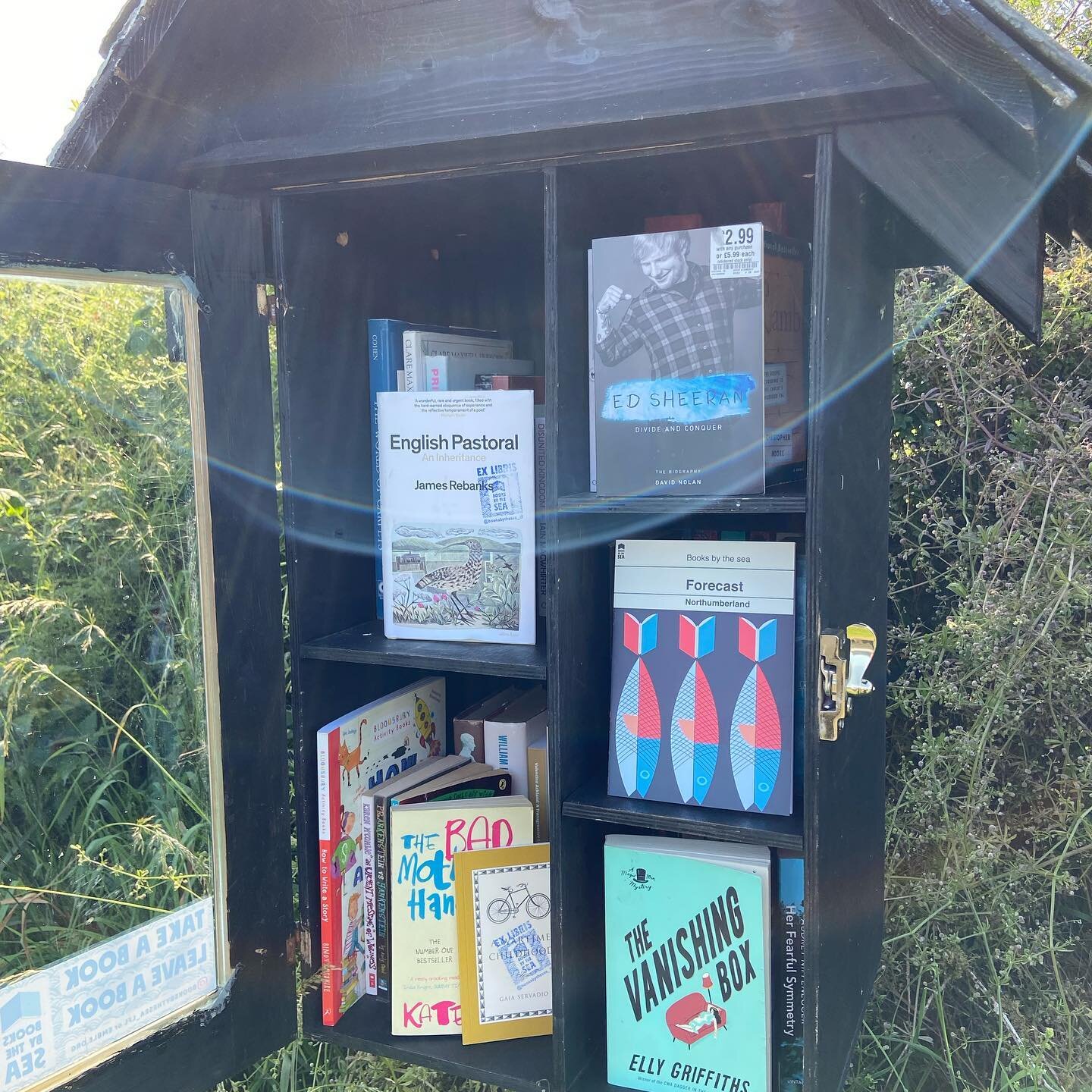 This is not a bookshop. But is a mighty fine selection. For free, for you, from us. 

#littlefreelibrary #jamesrebanks #englishpastoral #edsheeran #arslongavitabrevis #emble #booksbythesea #booksbythesea_lfl #northsunderland #northumberlandcoast #kee