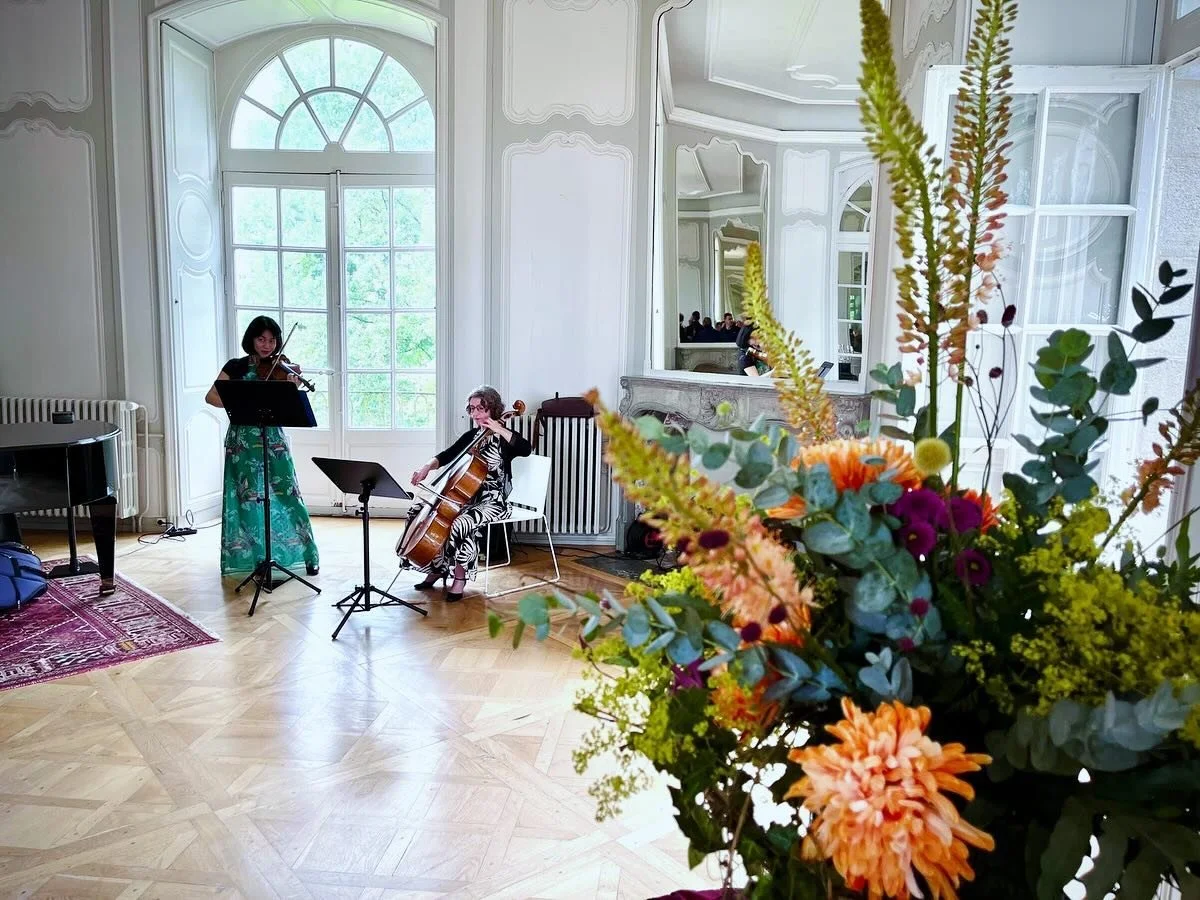 Retour en image de concert au Ch&acirc;teau de Roche
C&rsquo;est toujours un r&eacute;gal de jouer ce programme de triptyque Bach - Liang - Gli&egrave;re, sublime, poignant, radieux
Avec la magnifique Marianne Gaiffe 
Merci pour tout 🩵
&bull;
#bach 