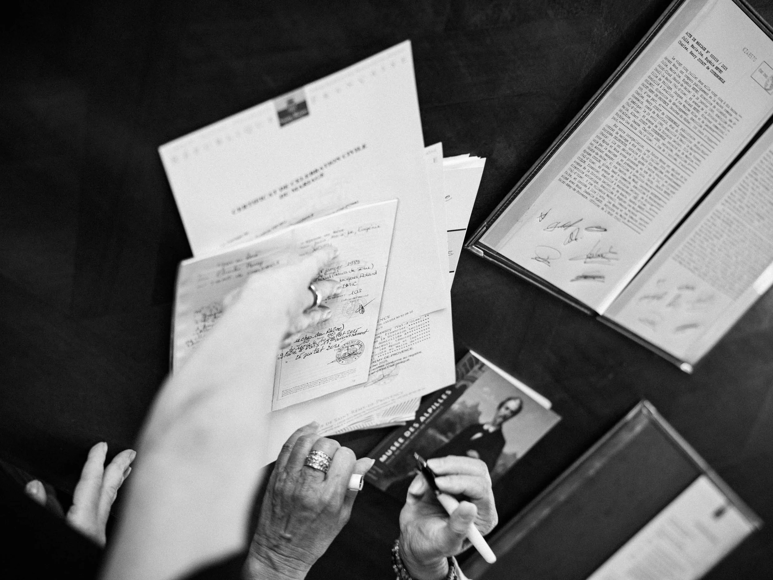 Julie&Charles-Henry-Mairie-LucasCerri-79.jpg