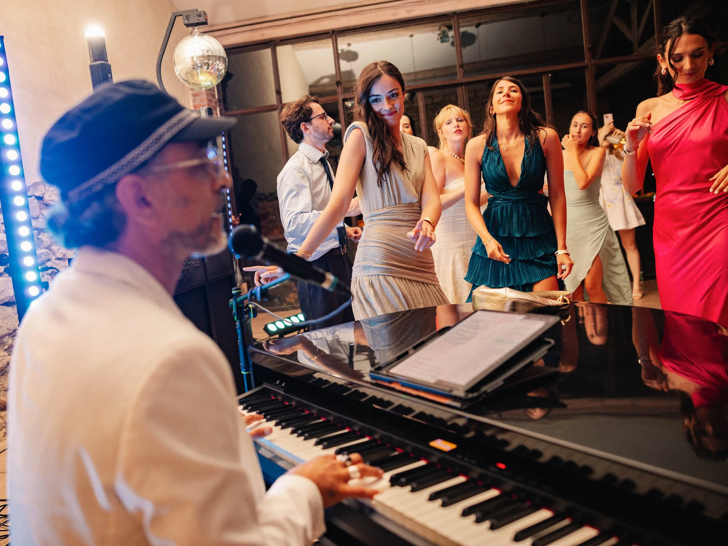 Emeline&Vincent-Findesoirée-Lucascerri-70.jpg