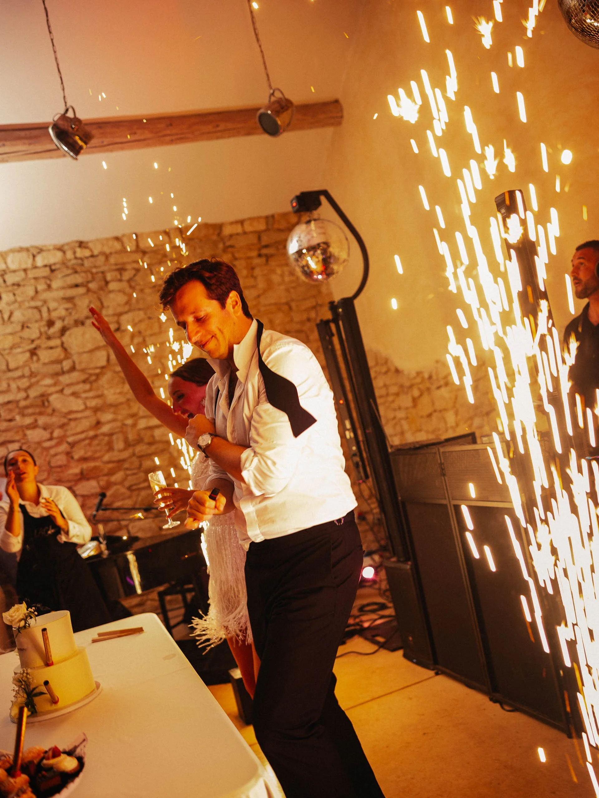 Emeline&Vincent-Findesoirée-Lucascerri-185.jpg