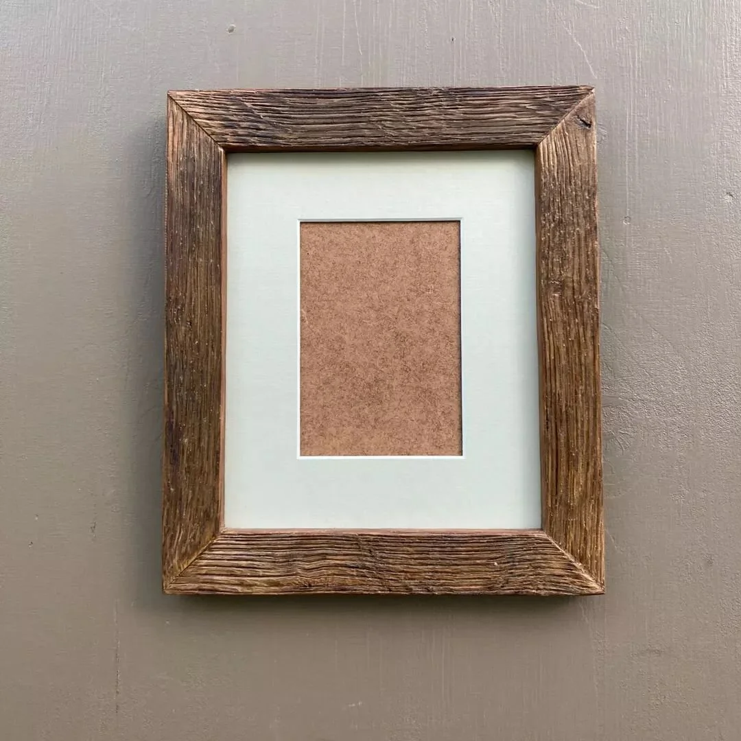 Rustic Oak Photo Frame, available on my website. 

#photography #interiorstyling #interiorarchitecture #haylingisland #madebyartisans #rustic #rusticpictureframes #rusticmirrors #wallart #barnwood #interiordesign #wasabi #boho #naturaldecor #madewith